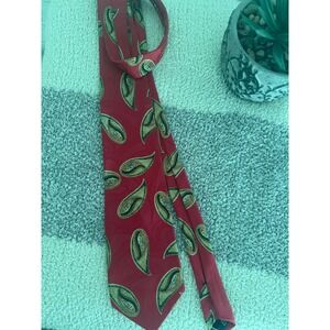 Barneys New York Necktie Mens OS Red Excellent Silk Paisley Hand Made USA Tie